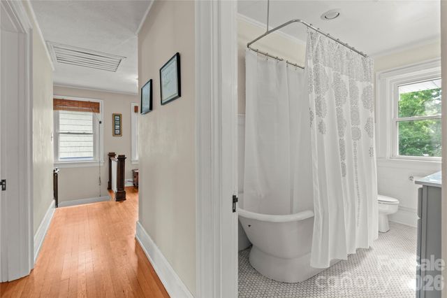 60 Austin Avenue, Asheville, NC 28801