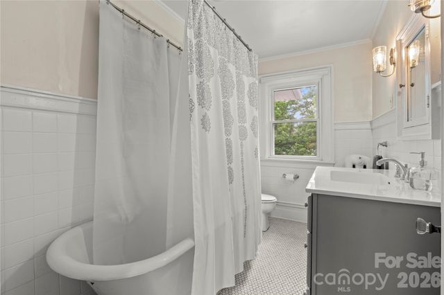60 Austin Avenue, Asheville, NC 28801