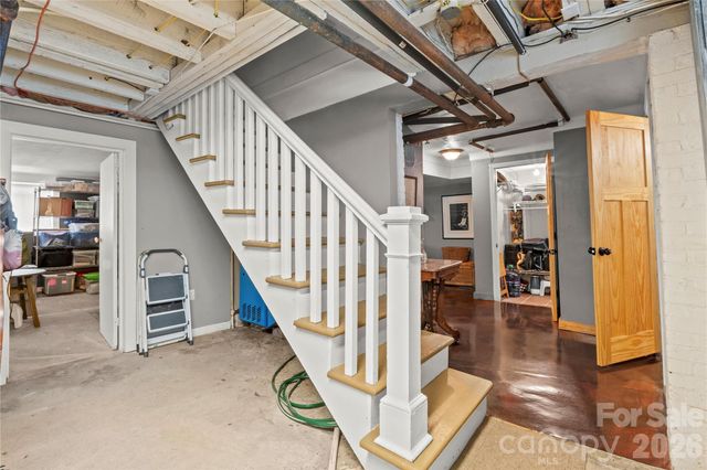 60 Austin Avenue, Asheville, NC 28801
