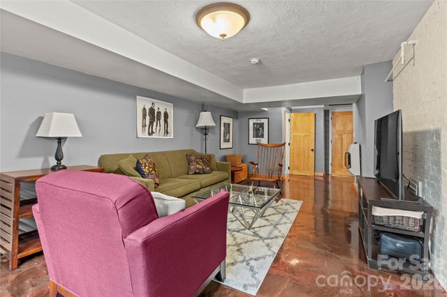 60 Austin Avenue, Asheville, NC 28801
