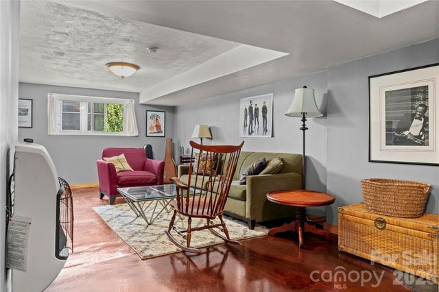 60 Austin Avenue, Asheville, NC 28801