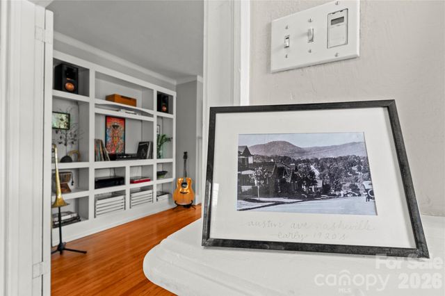 60 Austin Avenue, Asheville, NC 28801