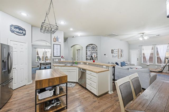 8609 Corral Circle, Fort Worth, TX 76244