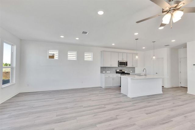 148 Hartson DR, Taylor, TX 76574