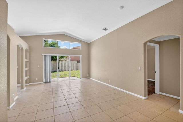3746 Torres Circle, West Palm Beach, FL 33409