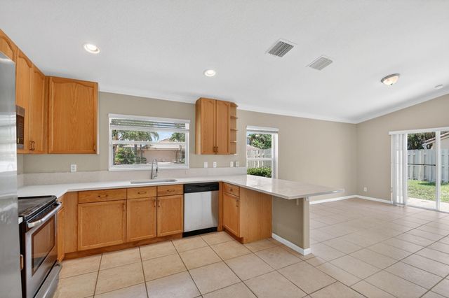 3746 Torres Circle, West Palm Beach, FL 33409