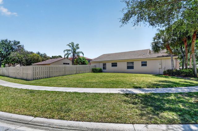3746 Torres Circle, West Palm Beach, FL 33409