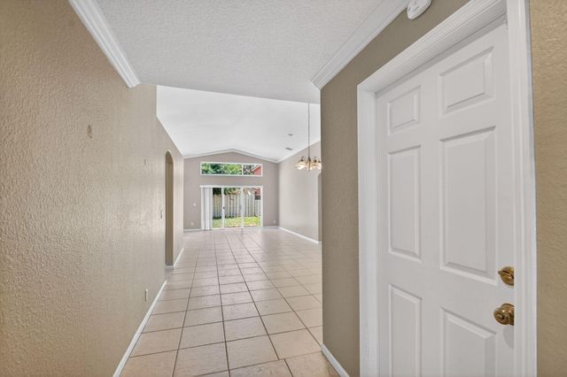 3746 Torres Circle, West Palm Beach, FL 33409