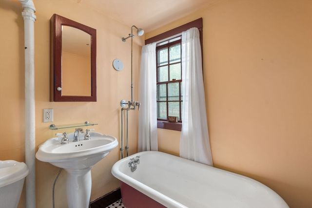 187 Mill St, Framingham, MA 01701
