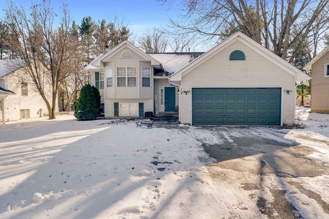 119 Liverpool Drive SE, Poplar Grove, IL 61065