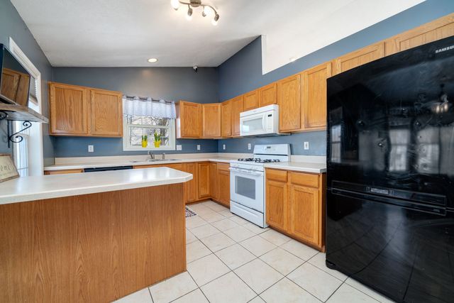 119 Liverpool Drive SE, Poplar Grove, IL 61065