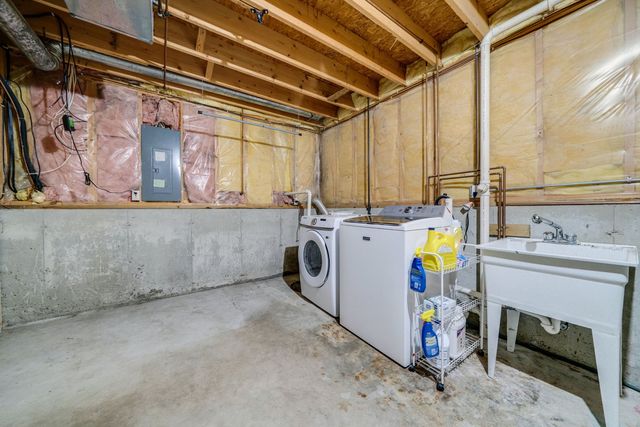 119 Liverpool Drive SE, Poplar Grove, IL 61065