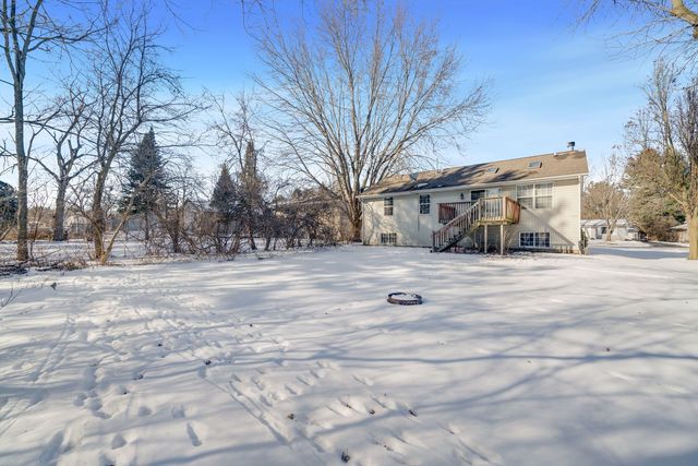 119 Liverpool Drive SE, Poplar Grove, IL 61065