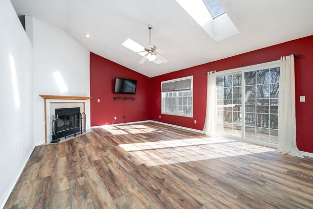 119 Liverpool Drive SE, Poplar Grove, IL 61065