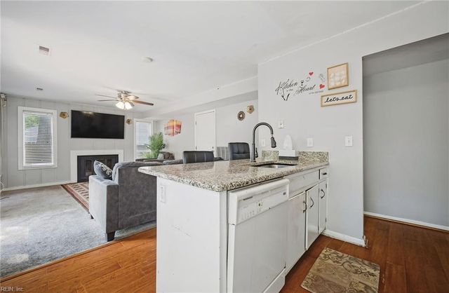 316 Heacox LN, Newport News, VA 23608