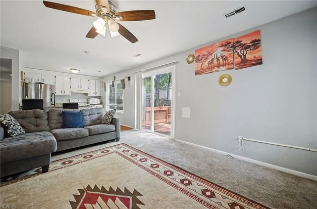 316 Heacox LN, Newport News, VA 23608