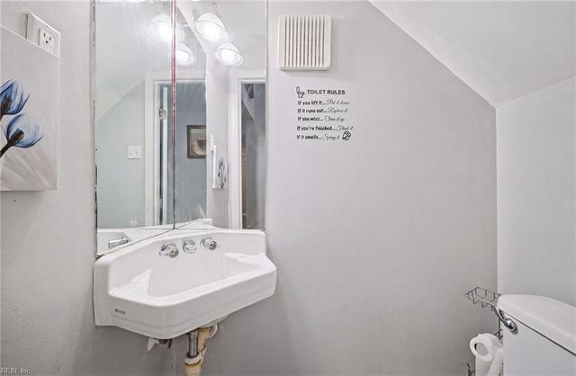 316 Heacox LN, Newport News, VA 23608