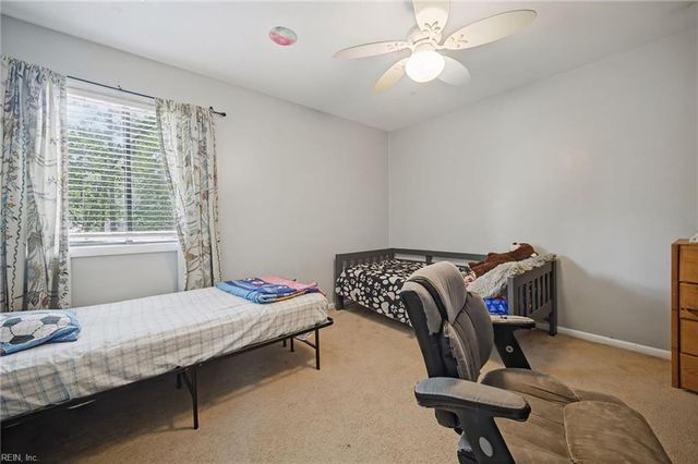 316 Heacox LN, Newport News, VA 23608