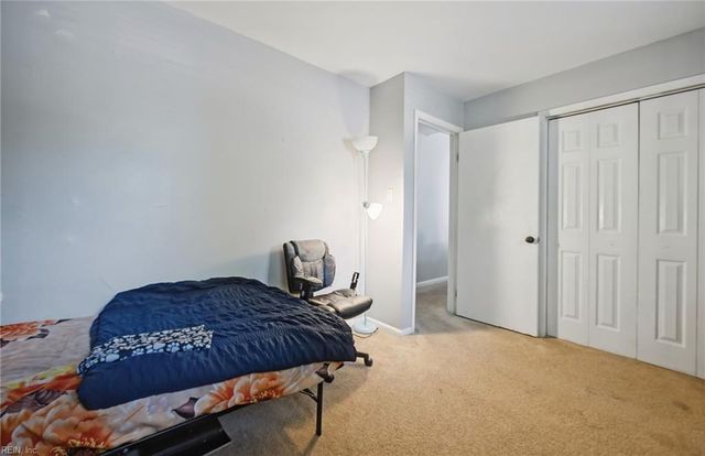 316 Heacox LN, Newport News, VA 23608