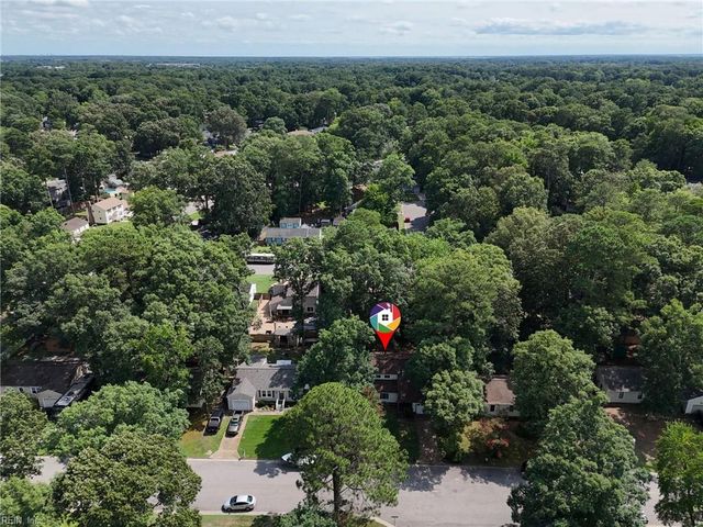 316 Heacox LN, Newport News, VA 23608