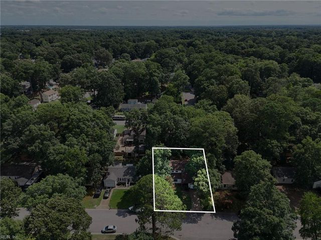316 Heacox LN, Newport News, VA 23608