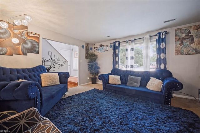 316 Heacox LN, Newport News, VA 23608