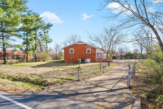 318 Verdun Dr, Clarksville, TN 37042