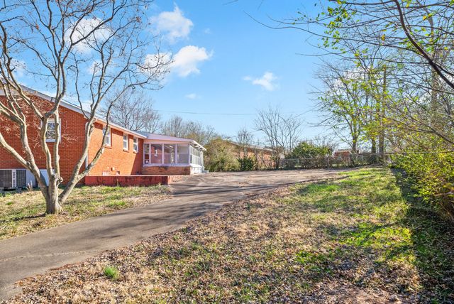 318 Verdun Dr, Clarksville, TN 37042