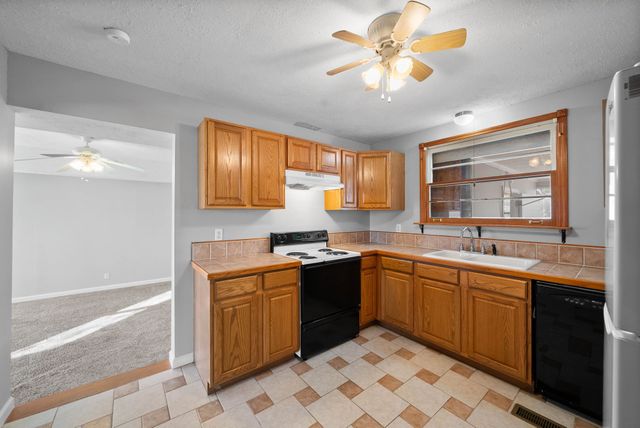 318 Verdun Dr, Clarksville, TN 37042
