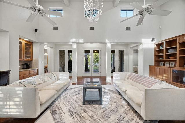 18500 Lakehead CIR, Point Venture, TX 78645