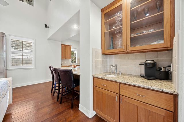 18500 Lakehead CIR, Point Venture, TX 78645