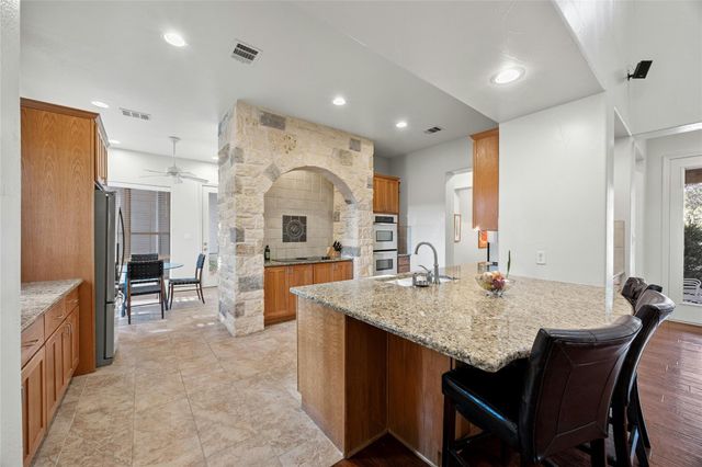 18500 Lakehead CIR, Point Venture, TX 78645