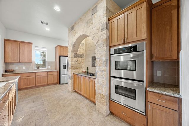 18500 Lakehead CIR, Point Venture, TX 78645