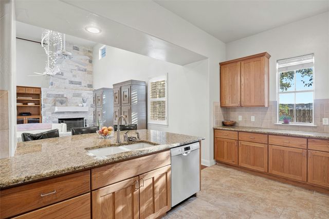18500 Lakehead CIR, Point Venture, TX 78645