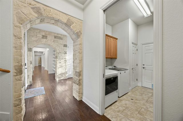 18500 Lakehead CIR, Point Venture, TX 78645