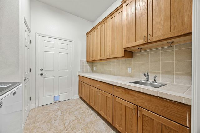 18500 Lakehead CIR, Point Venture, TX 78645