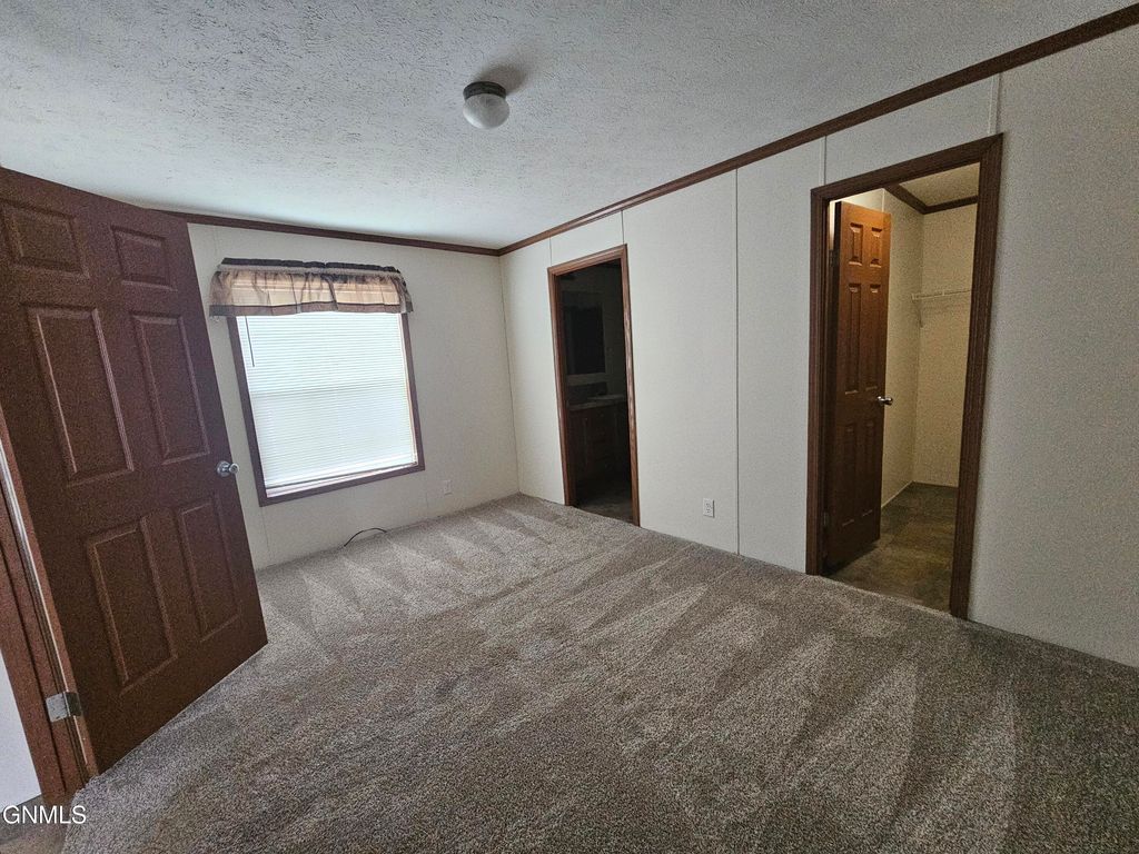 403 21st Street W, Williston, ND 58801 photo 10