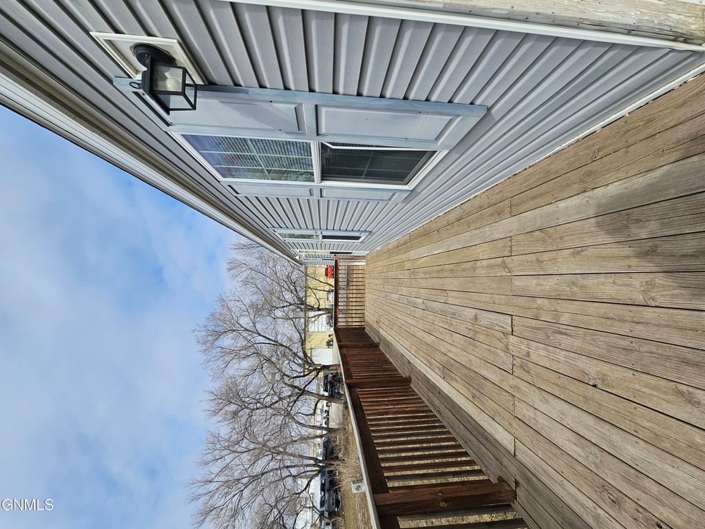 403 21st Street W, Williston, ND 58801 photo 3