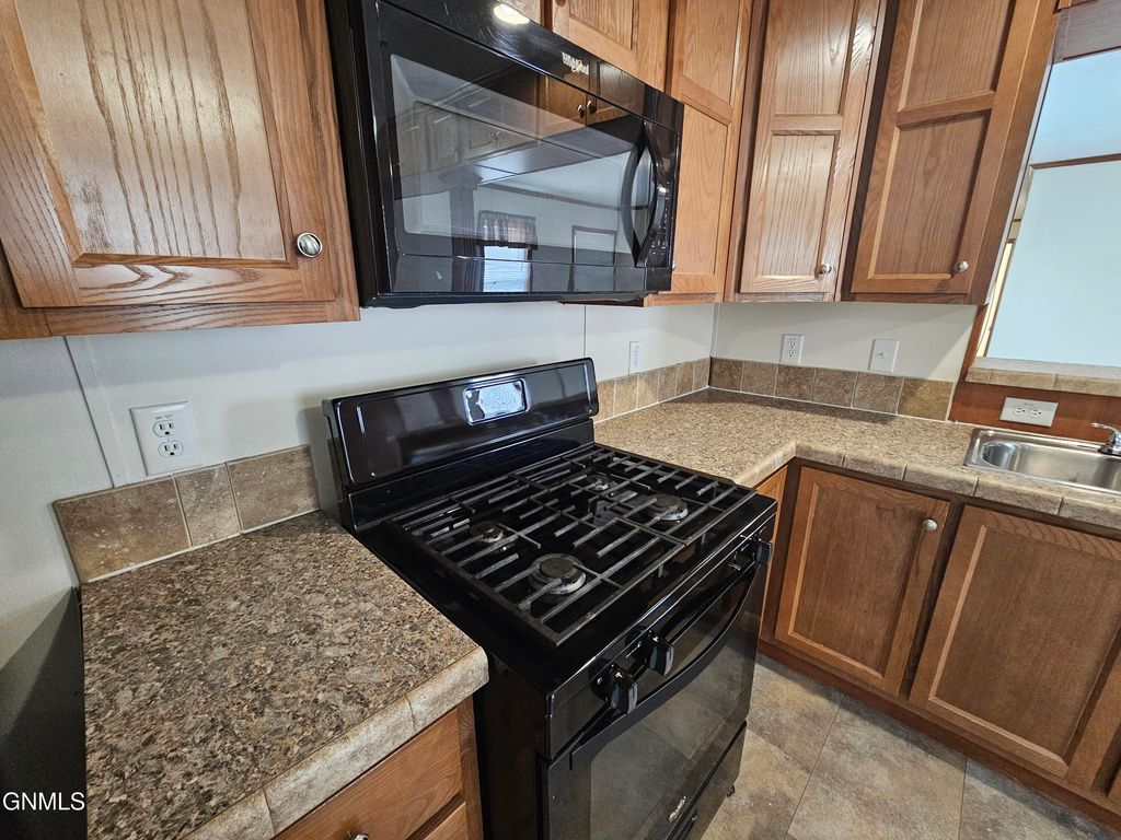 403 21st Street W, Williston, ND 58801 photo 7