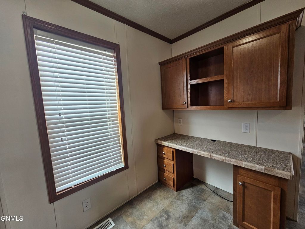 403 21st Street W, Williston, ND 58801 photo 8