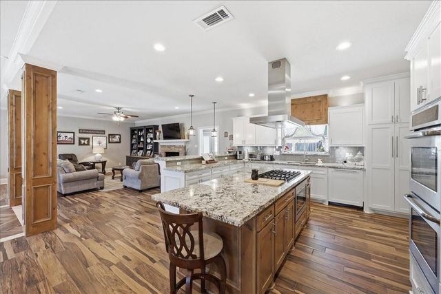 4434 Hillbrook Drive, Orange, TX 77632