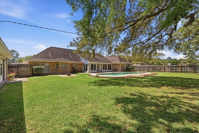4434 Hillbrook Drive, Orange, TX 77632