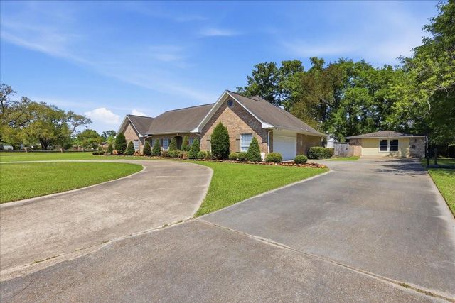 4434 Hillbrook Drive, Orange, TX 77632