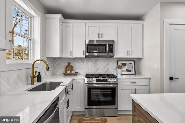 325 PLYMOUTH PL, Cherry Hill, NJ 08002