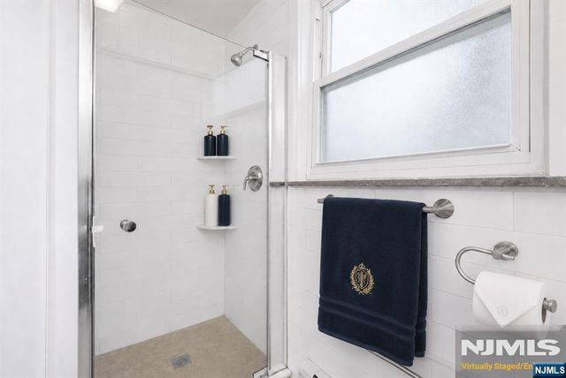 558 Broad Avenue, Leonia, NJ 07605