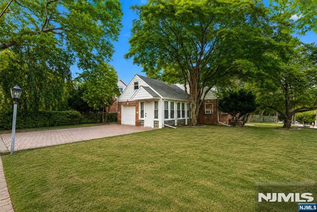 558 Broad Avenue, Leonia, NJ 07605
