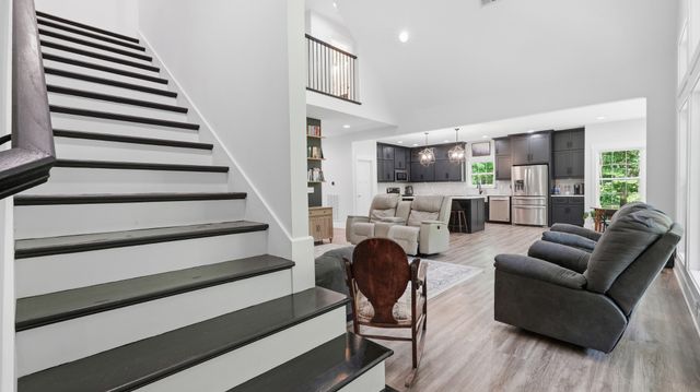 209 Tree Hill Ln, Lynchburg, TN 37352