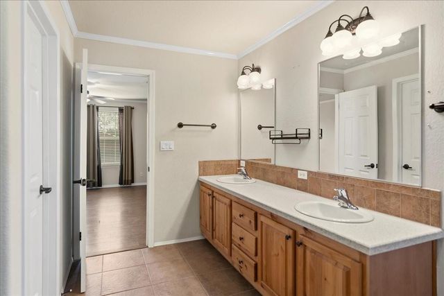 185 Trails End, Driftwood, TX 78620