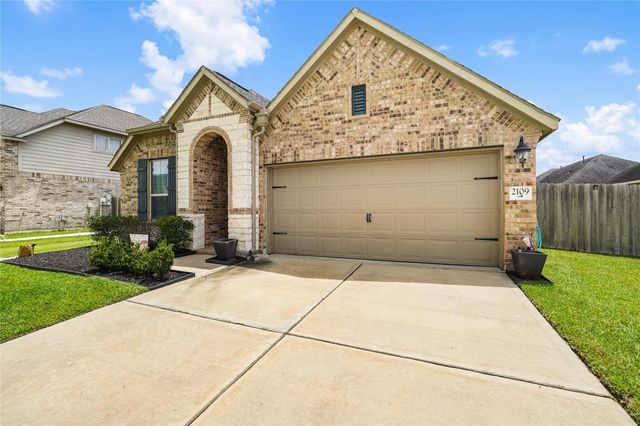 2109 Hickory Valley Court, Pearland, TX 77581