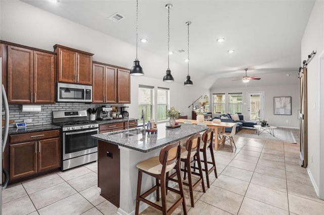 2109 Hickory Valley Court, Pearland, TX 77581